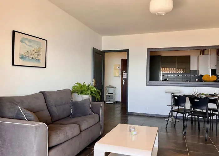 Dany - With Large Balcony And Sea View Appartement *